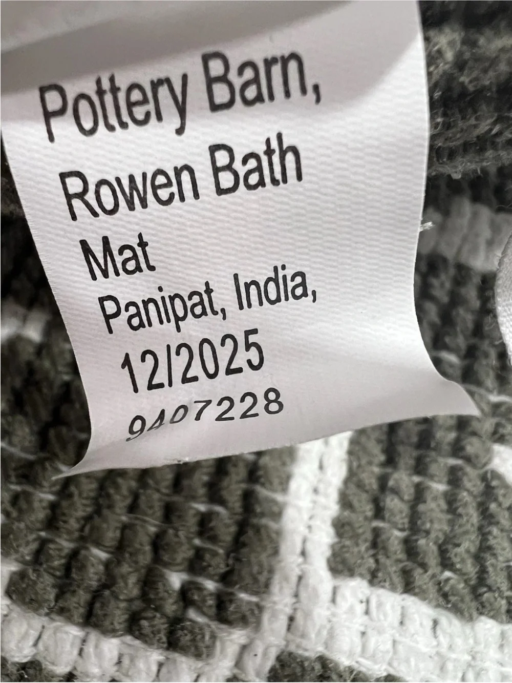 Pottery barn Rowen bath mats in Loden